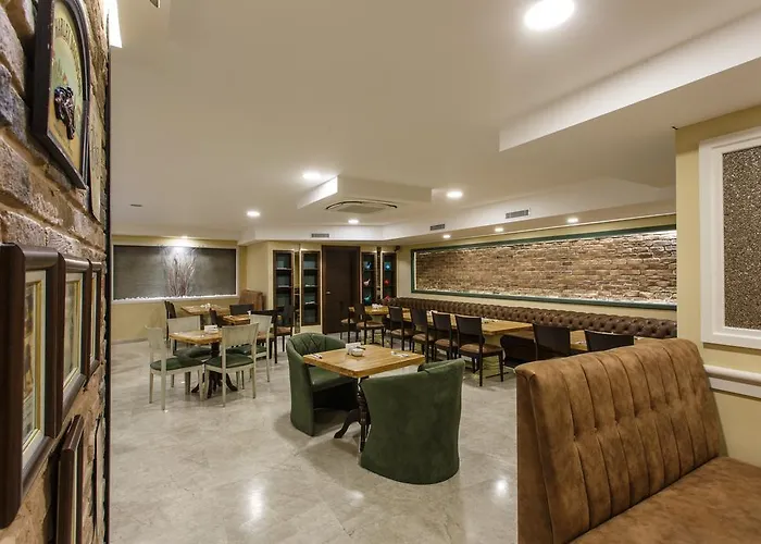 Hotel Antroyal 3*