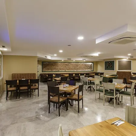 Antroyal מלון 3*