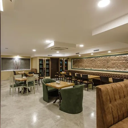 Hotel Antroyal 3*